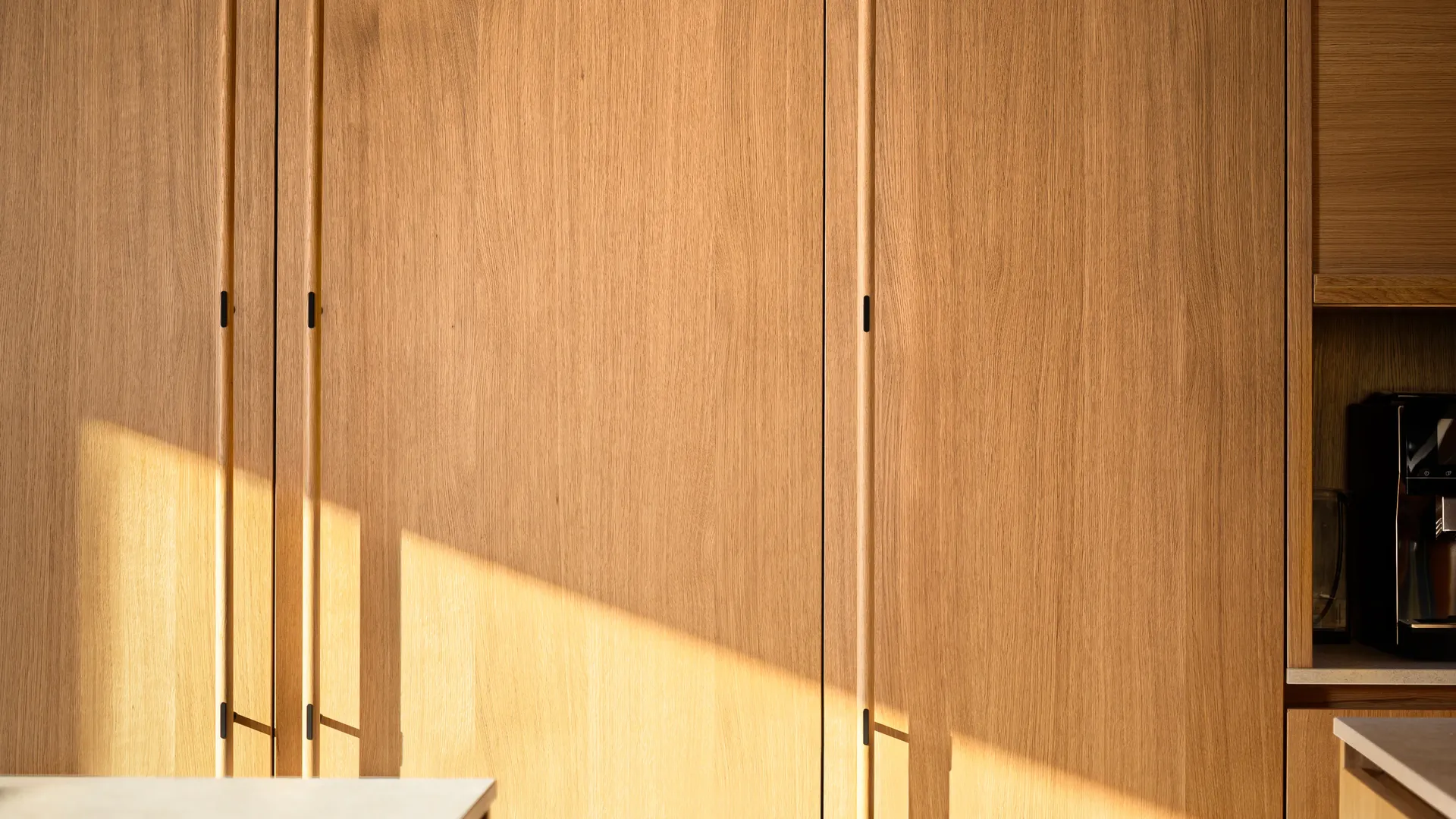 Brindle inredningsarkitekt högskåp i kök